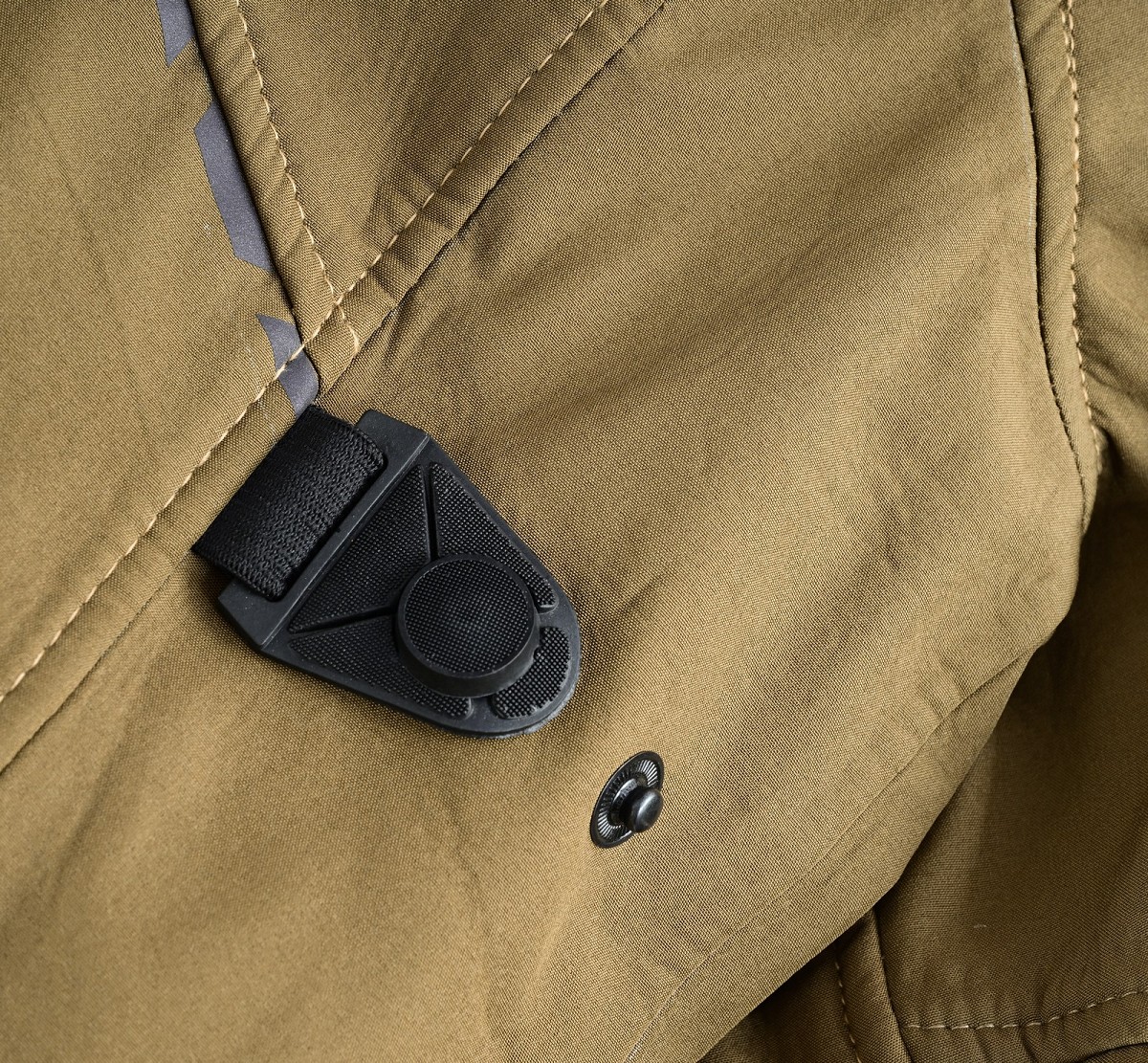 CHAQUETA DE MOTO UNISEX EN TEJIDO SOFTSHELL, NEOPRENO IMPERMEABLE, TÉRMICO Y PROTECTORES C.E.