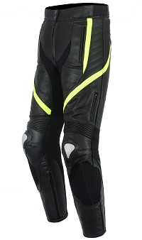 PANTALÓN DE MOTO FABRICADO EN CUERO CON PROTECCIONES DE TITANIO